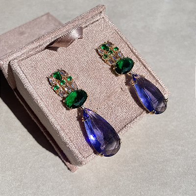 Brinco Luxo Gota Bicolor Verde Esmeralda e Ametista Banhado a Ouro