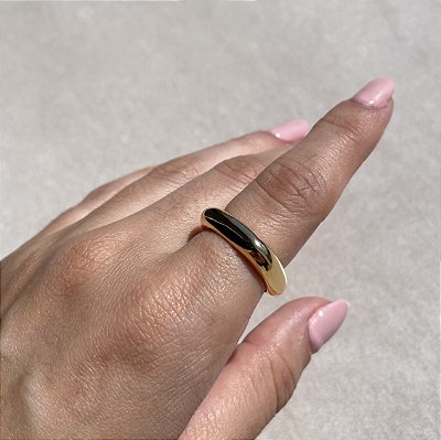 Anel Quadrado Abaulado Liso Banhado a Ouro - Aro 16