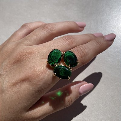 Anel Oval Três Pedras Esmeralda Banhado a Ouro