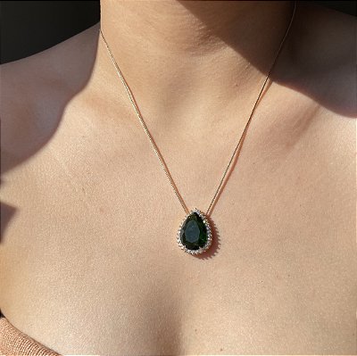 Colar Gota Borda Cravejada Esmeralda Banhado a Ouro