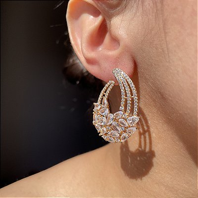 Brinco Luxo Curvo Cristal Banhado a Ouro
