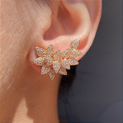 Brinco Ear Cuff Leaf Relevo Cristal Banhado a Ouro