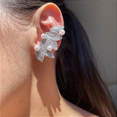 Brinco Ear Cuff Folhas Cravejadas e Pérolas Shell Banhado a Ródio Branco