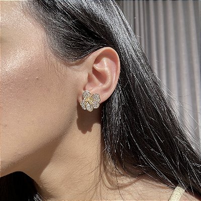 Brinco Flor Média Banhado a Ouro