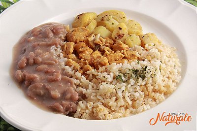 AC83 - Strogonoff de frango, arroz integral, feijão e batata soutê com salsa 