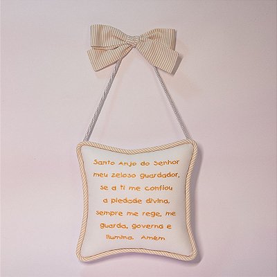 Almofadinha Bege com Oração do Santo Anjo para Pendurar