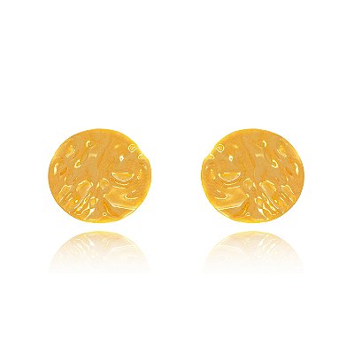 BRINCO SEMIJOIA REDONDO DETALHADO LISO CONFECCIONADO EM BANHO DE OURO 18K