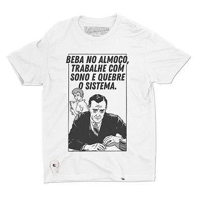 Beba no Almoço - Camiseta Clássica Unissex com Abridor de Garrafa-Saldão