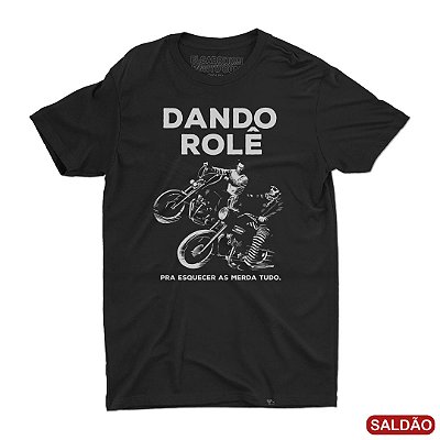 Dando Rolê - Camiseta Basicona Unissex-Saldão