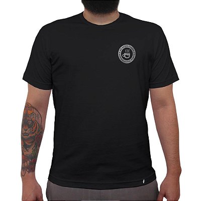 As Vezes Coado, Nunca Descafeinado - Camiseta Clássica Masculina