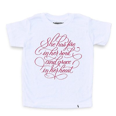 She Has Fire - Camiseta Clássica Infantil