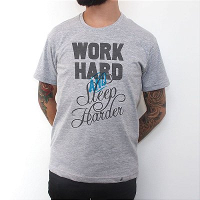 Work Hard and Sleep Harder - Camiseta Clássica Masculina