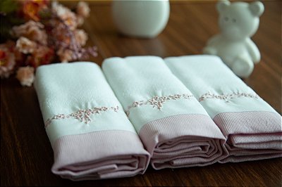FRALDAS DE OMBRO BORDADAS A MÃO - FLORES ROSA - KIT COM 3 UNIDADES