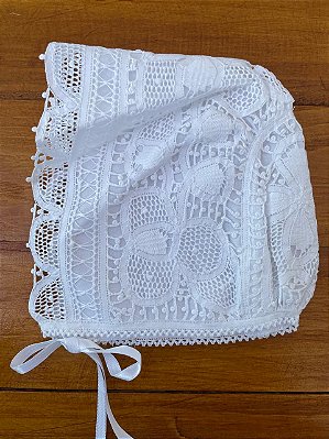 Touca em renda renascença para batizado