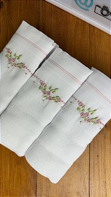 Kit 3 Fraldas de Ombro Bordadas a Mão