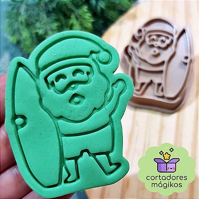 Cortador e Carimbo de biscoitos Papai Noel surfista Natal - com puxador incluso e bordas finas