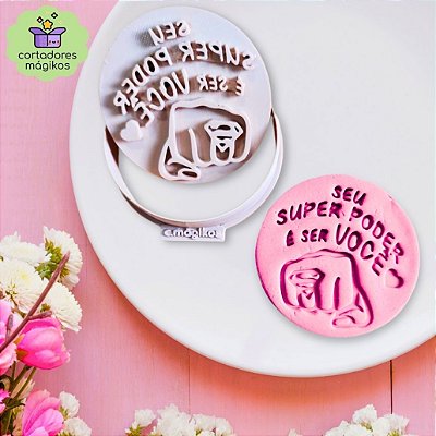Cortador e Carimbo Força Mulher Maravilha Dia da Mulher 8 de Março para biscoitos ou artesanato 6cm