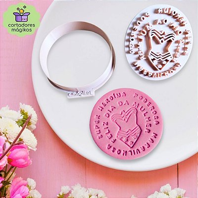 Cortador e Carimbo Super Heroína Dia da Mulher 8 de Março para biscoitos ou artesanato 6cm