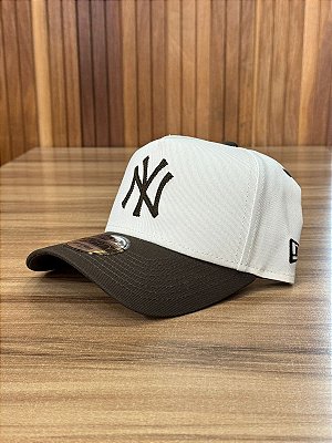 Boné New Era NY Yankees Bege e Marrom MBV25BON086