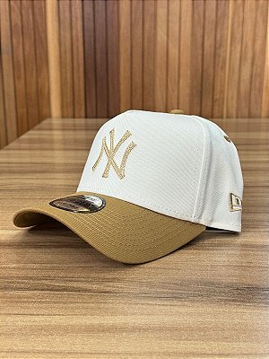 Boné New Era NY Yankees Bege e Caramelo MBV25BON085