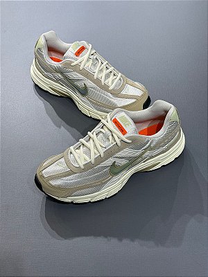 Tênis Nike Initiator Caqui e Bege HJ7683-072