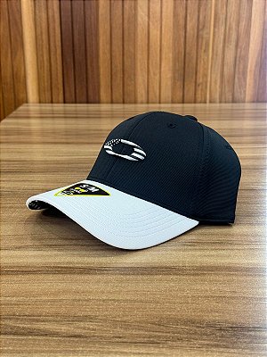 BONÉ OAKLEY TINCAN 2024 PRETO E BRANCO EUA