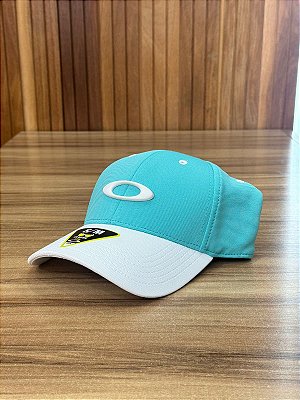 Boné Oakley Verde Água e Branco Tincan 2024