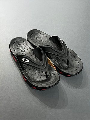 Chinelo Oakley Titan Black e Red