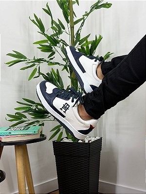 Tênis Tommy Hilfiger Basket 2C Branco e Azul FM04822