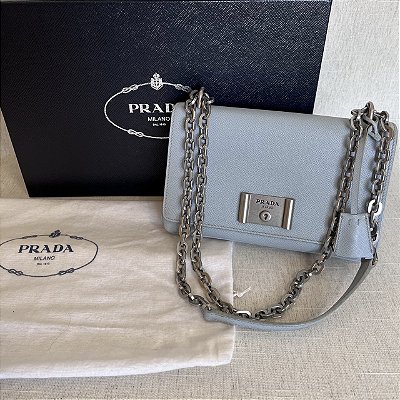 Bolsa Prada Compre Luxo second-hand com até 80% OFF no site:  www.trend2box.com Enviamos para todo o Brasil e emitimos certificado  digital de autenticidade.