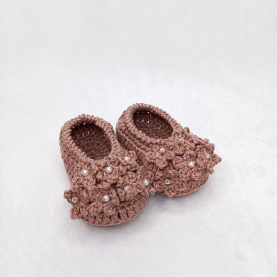 Sapatilha Confort Florzinhas - Cor Castanho - Tamanho P - calça de 0 a 4 meses aproximadamente
