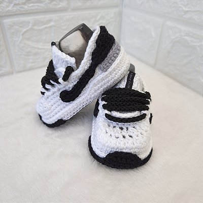 Tênis Confort Cano Curto - Cor Cadarço Preto - Tamanho M - calça de 4 a 8 meses aproximadamente
