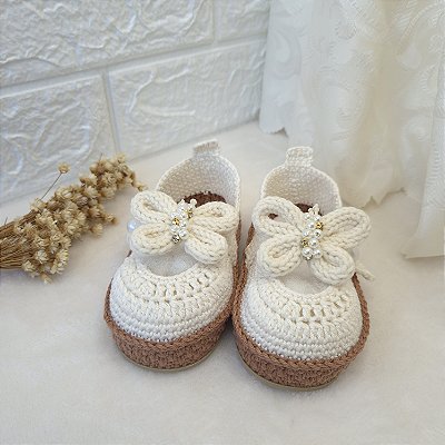 Sapatinho Confort Boneca com Borboleta - cor Off-White - Tamanho 19 - calça de 8 a 10 meses aproximadamente