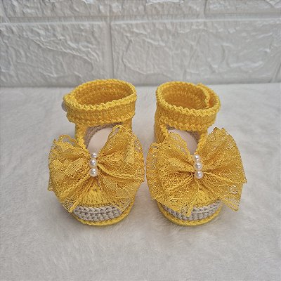 Sapatinho Confort Boneca Laço - cor Amarelo- Tamanho 16 - calça de 2 a 4 meses aproximadamente
