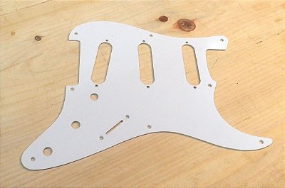 Escudo branco Stratocaster