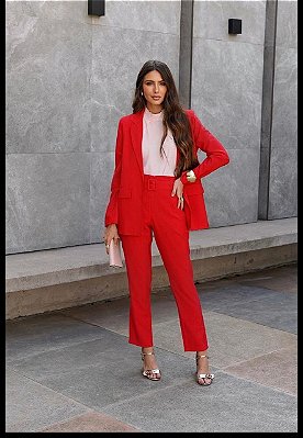 CALÇA RETA COM PREGAS E BOLSOS