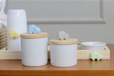 Kit Higiene Bebê Madeira Porcelanas Bandeja Pinus Carrinhos