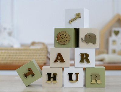 Kit 9 Cubos Dourado Nome Bebê Prateleira Infantil Parede Nicho