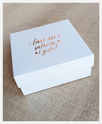 Caixa 4 doces METALIZADA - AMOR NÃO É PALAVRA - 10 unidades
