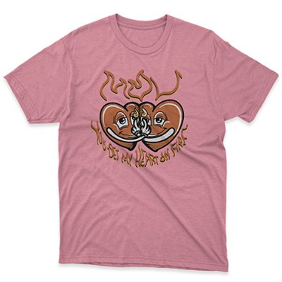 CAMISETA YOU SET MY HEART ON FIRE ROSA CLARO