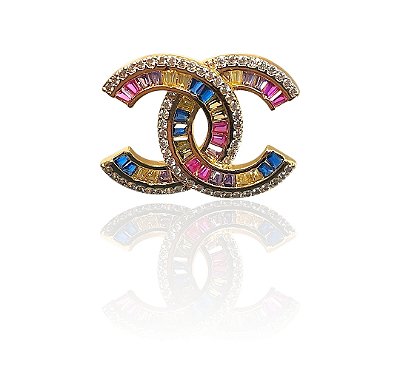 Brinco duplo C um para cada lado cravejado colorido banhado ouro