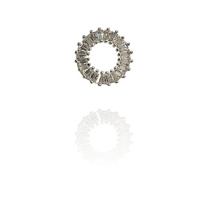 Brinco círculo largo com zircônias cristal banhado prata