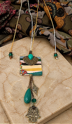 Colar Longo Verde Mescla.