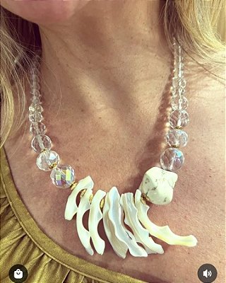 Colar Curto Cristais e Madrepérolas.