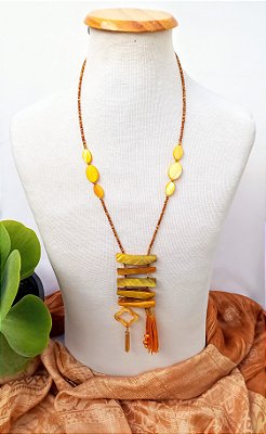 Colar Longo Amarelo Mostarda.