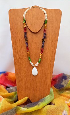 Colar Curto Gota e Cascalhos.