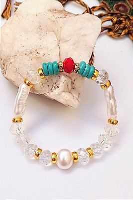 Pulseira Pérolas e Transparência.