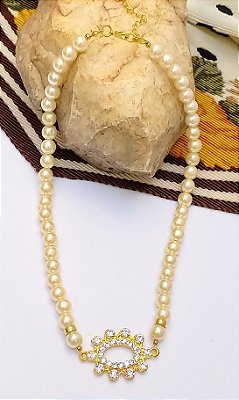 Colar Curto Pérolas e Strass.
