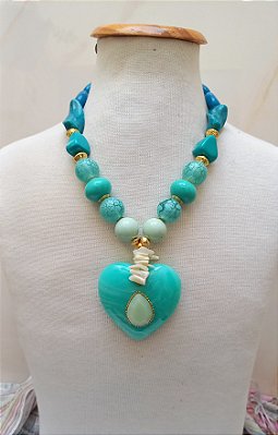 Maxi Colar Coração Mesclas em Azuis.