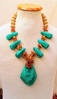 Maxi Colar Curto Turquesa e Nude.